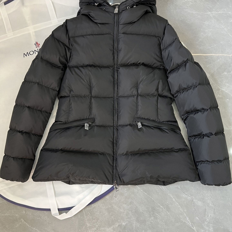 G*u*i down coat